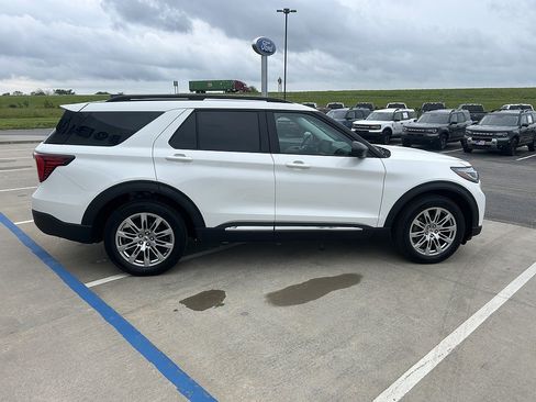Used 2025 Ford Explorer Active w/ Active Comfort Package AWD/4WD image 6