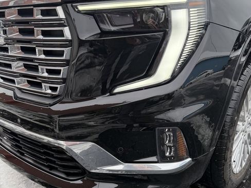 Used 2024 GMC Acadia Denali w/ Super Cruise Package image 9