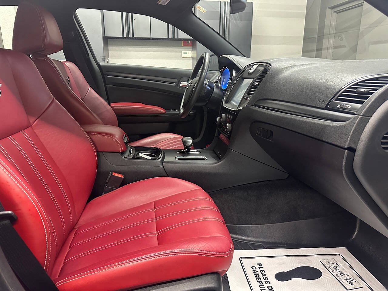 Used 2013 Chrysler 300 S RWD image 29