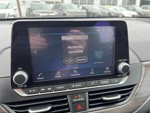 Used 2025 Nissan Altima 2.5 SV FWD image 21