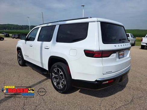 Used 2023 Jeep Wagoneer Series III w/ Preferred Equipment Group AWD/4WD image 31