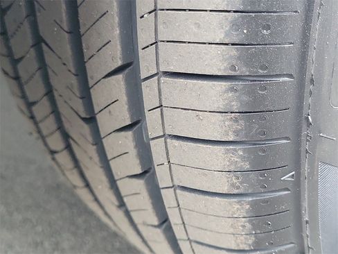 Used 2020 Chevrolet Bolt LT image 24