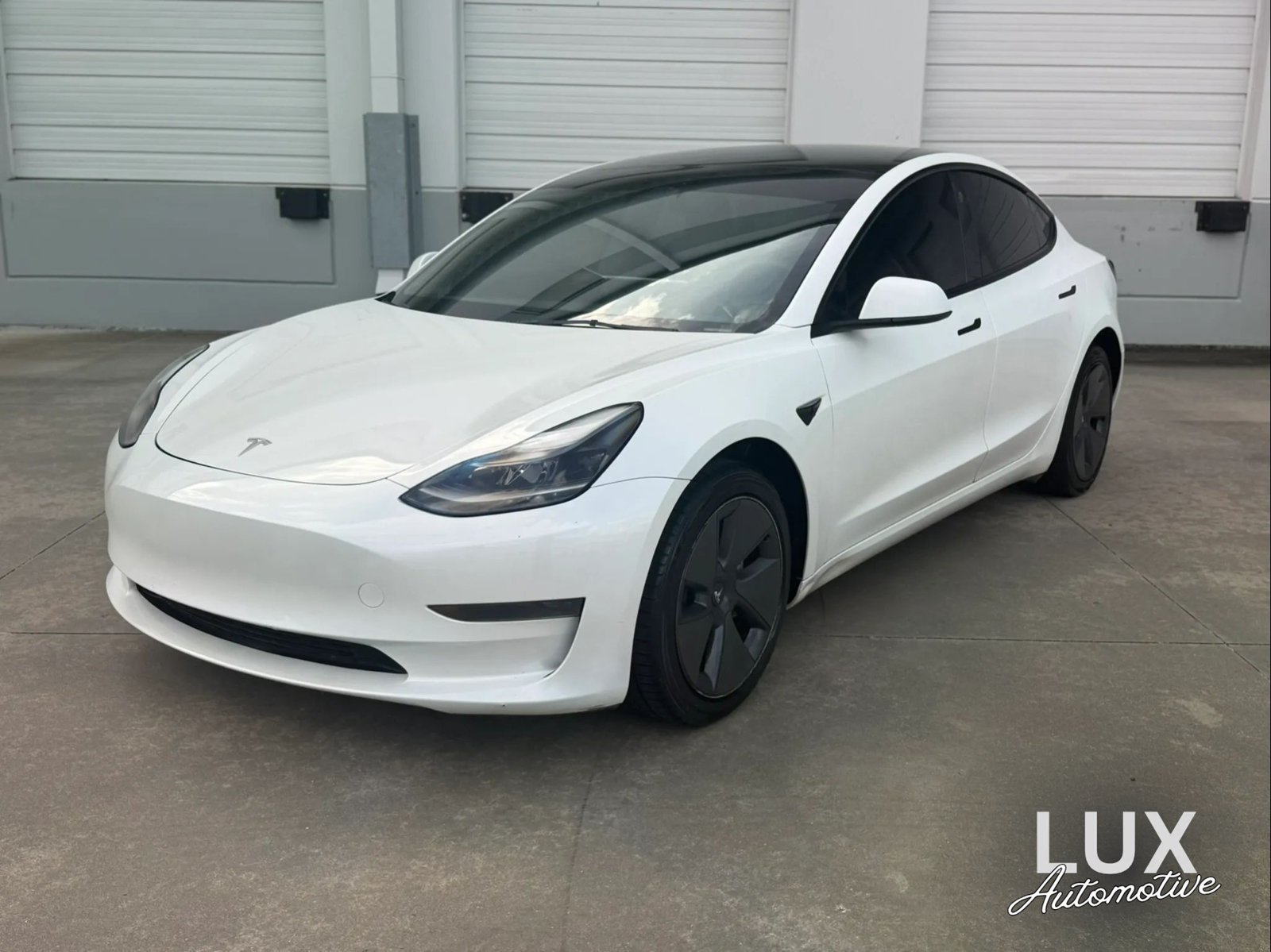 Used 2023 Tesla Model 3 Standard Range RWD image 1