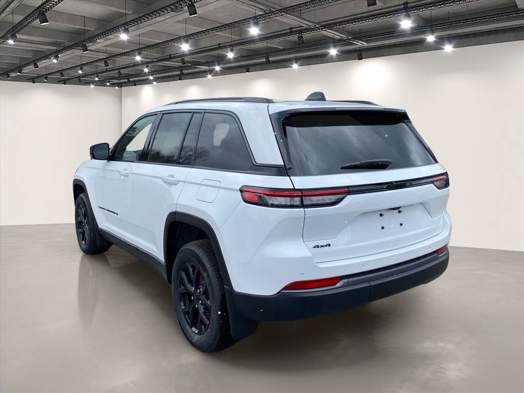 New 2026 Jeep Grand Cherokee Altitude AWD/4WD image 3