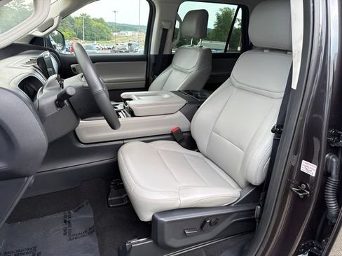 Used 2025 Ford Expedition Active AWD/4WD image 20