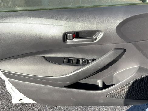 Used 2022 Toyota Corolla LE image 11