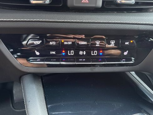 Used 2021 Buick Envision Preferred AWD/4WD image 27