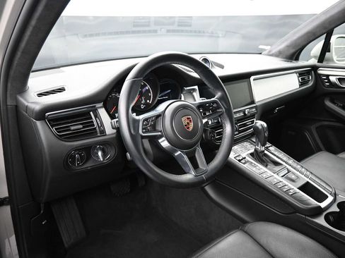 Certified 2020 Porsche Macan Turbo AWD/4WD image 4