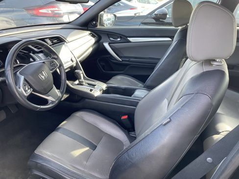 Used 2018 Honda Civic Touring image 9