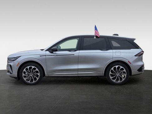 Used 2024 Lincoln Nautilus Reserve image 7