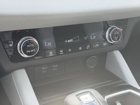 New 2025 Mitsubishi Outlander SE image 29