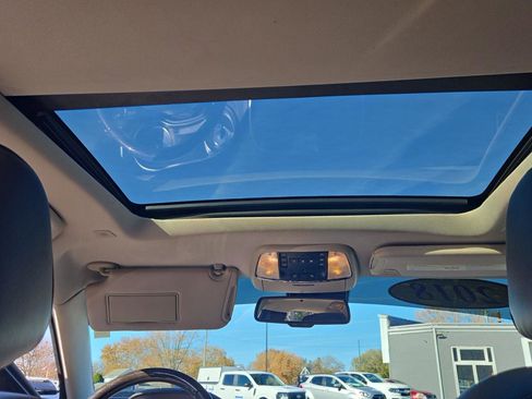 Used 2018 Chrysler 300 Limited w/ Safetytec Plus Group image 3