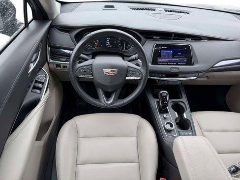 Used 2023 Cadillac XT4 Luxury w/ Cold Weather Package AWD/4WD image 12