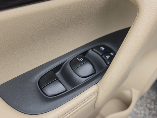Used 2018 Nissan Rogue SV w/ Sun & Sound Touring Package FWD image 20