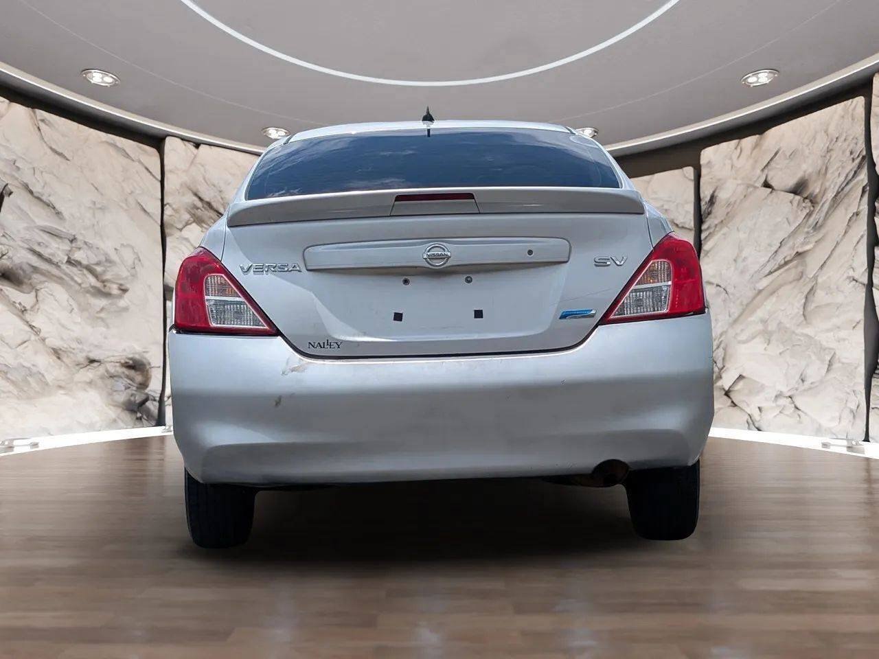 Used 2013 Nissan Versa SV FWD image 10