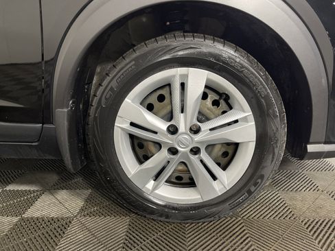 Used 2023 Nissan Kicks S image 7