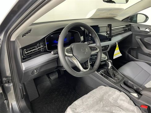 New 2025 Volkswagen Jetta SE image 2