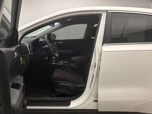 Used 2021 Kia Sportage LX image 8