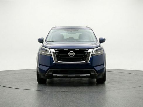Used 2025 Nissan Pathfinder SV FWD image 2
