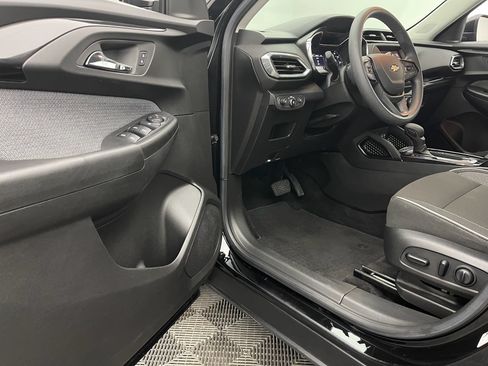 Used 2022 Chevrolet TrailBlazer LT AWD/4WD image 13