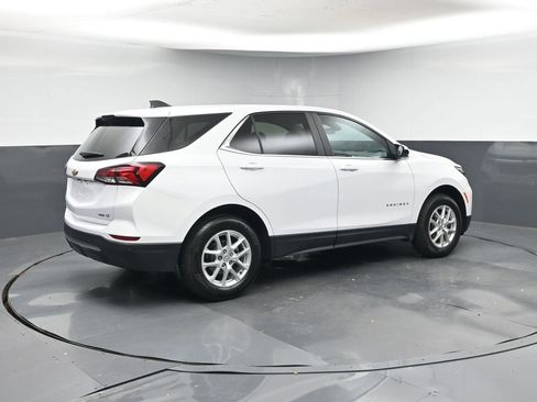 Used 2023 Chevrolet Equinox LT w/ Driver Convenience Package image 4