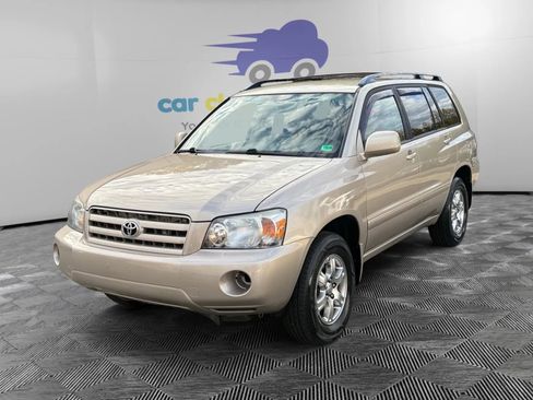 Used 2005 Toyota Highlander 4WD V6 w/ 3rd Row image 1