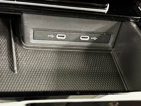 Used 2025 Volkswagen Atlas SEL AWD/4WD image 30