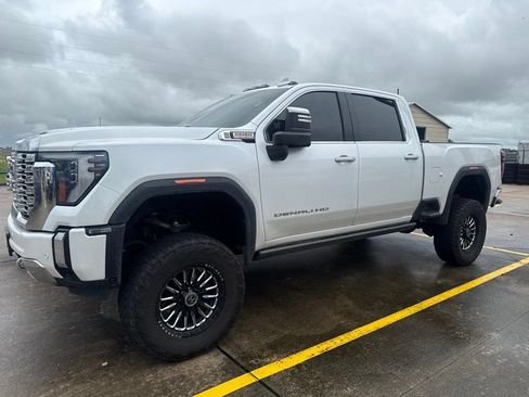 Used 2024 GMC Sierra 3500 Denali w/ Denali Reserve Package AWD/4WD image 1
