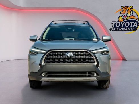 Used 2024 Toyota Corolla Cross XLE w/ Convenience Package FWD image 2