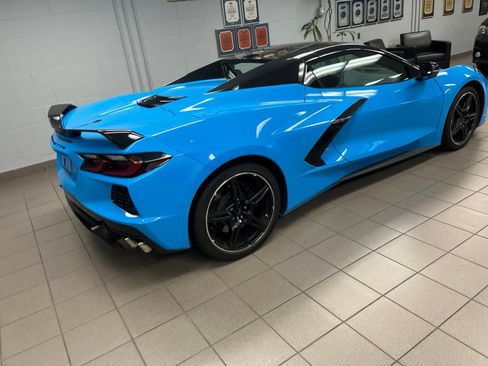 Used 2021 Chevrolet Corvette Stingray Premium Conv w/ Z51 Performance Package RWD image 17