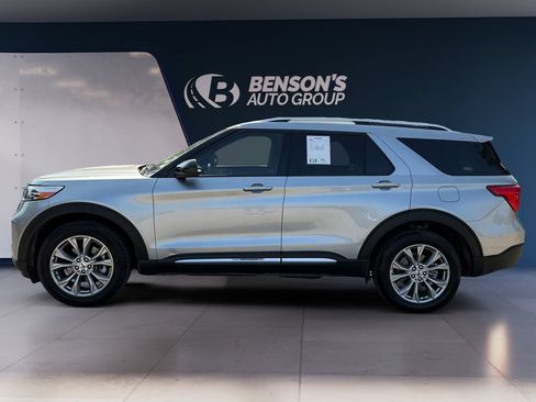 Used 2024 Ford Explorer Limited AWD/4WD image 2