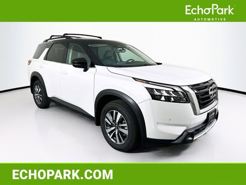 Used 2025 Nissan Pathfinder SL AWD/4WD image 1