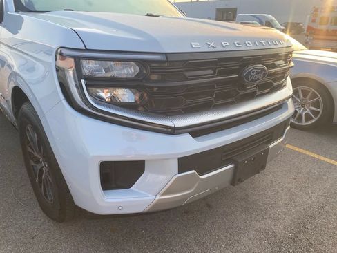 Used 2025 Ford Expedition Max Platinum AWD/4WD image 3