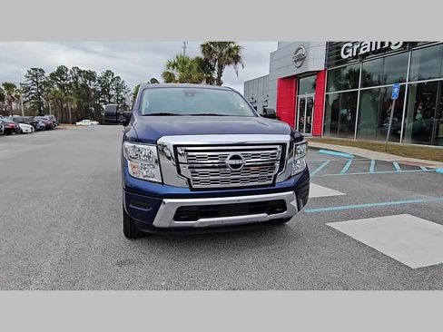 Used 2024 Nissan Titan SV w/ SV Convenience Package image 18
