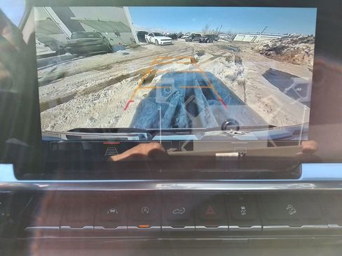 Used 2022 GMC Sierra 1500 SLT w/ SLT Convenience Package image 16