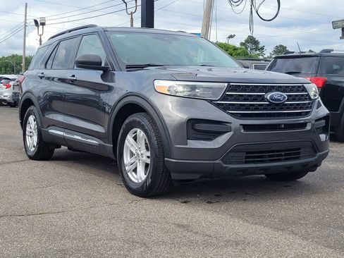 Used 2020 Ford Explorer XLT RWD image 3