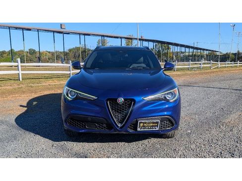 Used 2022 Alfa Romeo Stelvio Ti image 2