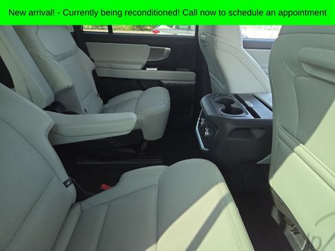 Used 2025 Ford Expedition Platinum w/ Driver's Package AWD/4WD image 10
