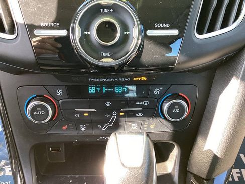 Used 2017 Ford Focus Electric Hatchback FWD image 32