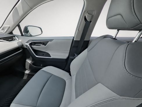 Used 2021 Toyota RAV4 XLE Premium AWD/4WD image 14