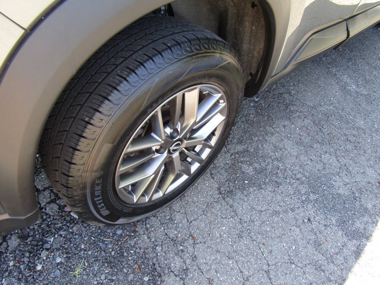 Used 2024 Nissan Rogue S AWD/4WD image 34
