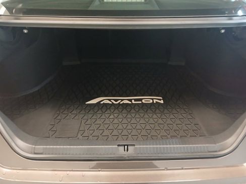 Used 2019 Toyota Avalon XSE image 28