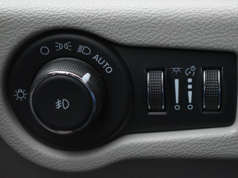 Used 2023 Chrysler Pacifica Touring-L FWD image 20