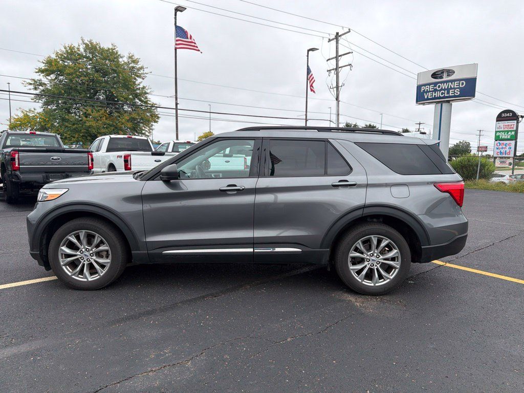 Used 2023 Ford Explorer XLT w/ Equipment Group 202A AWD/4WD image 8