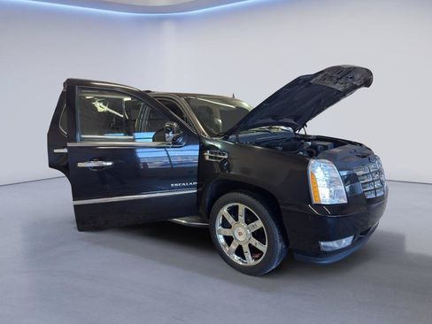 Used 2014 Cadillac Escalade Luxury AWD/4WD image 9
