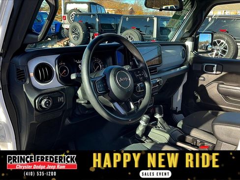 Used 2024 Jeep Gladiator Sport image 11