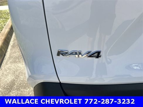 Used 2023 Toyota RAV4 XLE w/ Convenience Package image 9