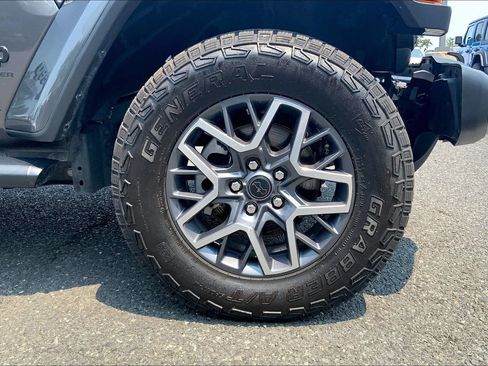 Certified 2025 Jeep Wrangler Unlimited Sahara w/ Safety Group AWD/4WD image 10