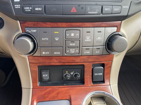 Used 2010 Toyota Highlander Limited image 22