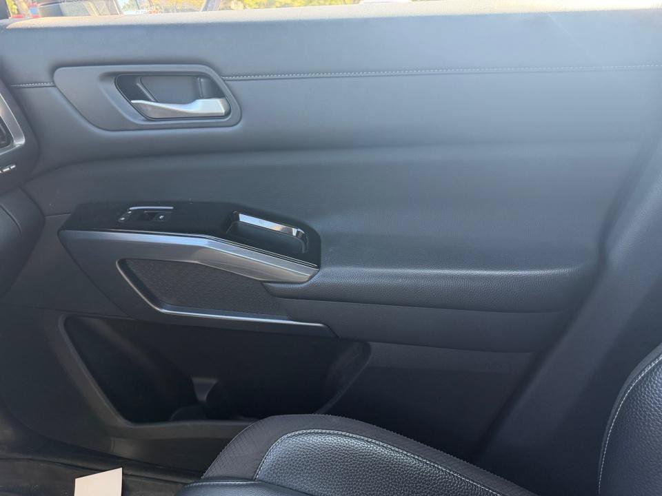 Used 2022 Nissan Pathfinder SL AWD/4WD image 31